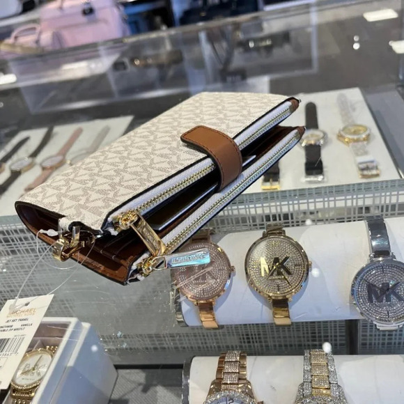 MICHAEL KORS JET SET TRAVEL DOUBLE ZIP WALLET PHONE CASE WRISTLET VANILLA $198 - Picture 3 of 8